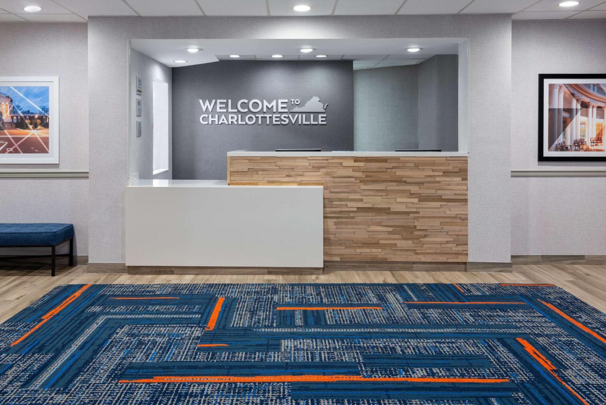 Hampton Inn & Suites Charlottesville At The University Exterior photo