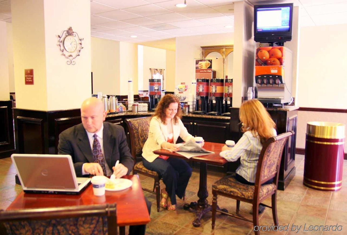 Hampton Inn & Suites Charlottesville At The University Restaurant photo